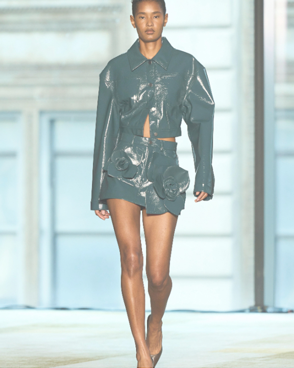 Цвета и материалы на показах